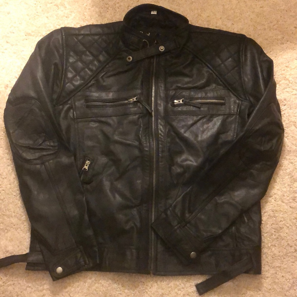 MOVING MAKE AN OFFER 🚛 Leather Motorcycle Jacket